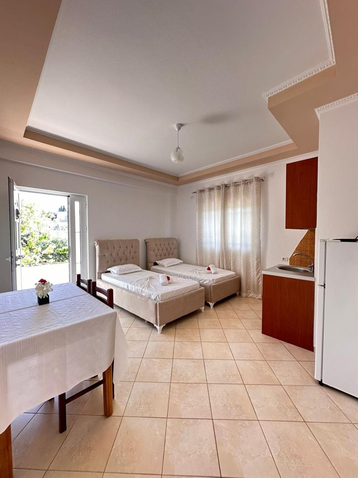 Xhibo Apartments Sarandë Exteriör bild