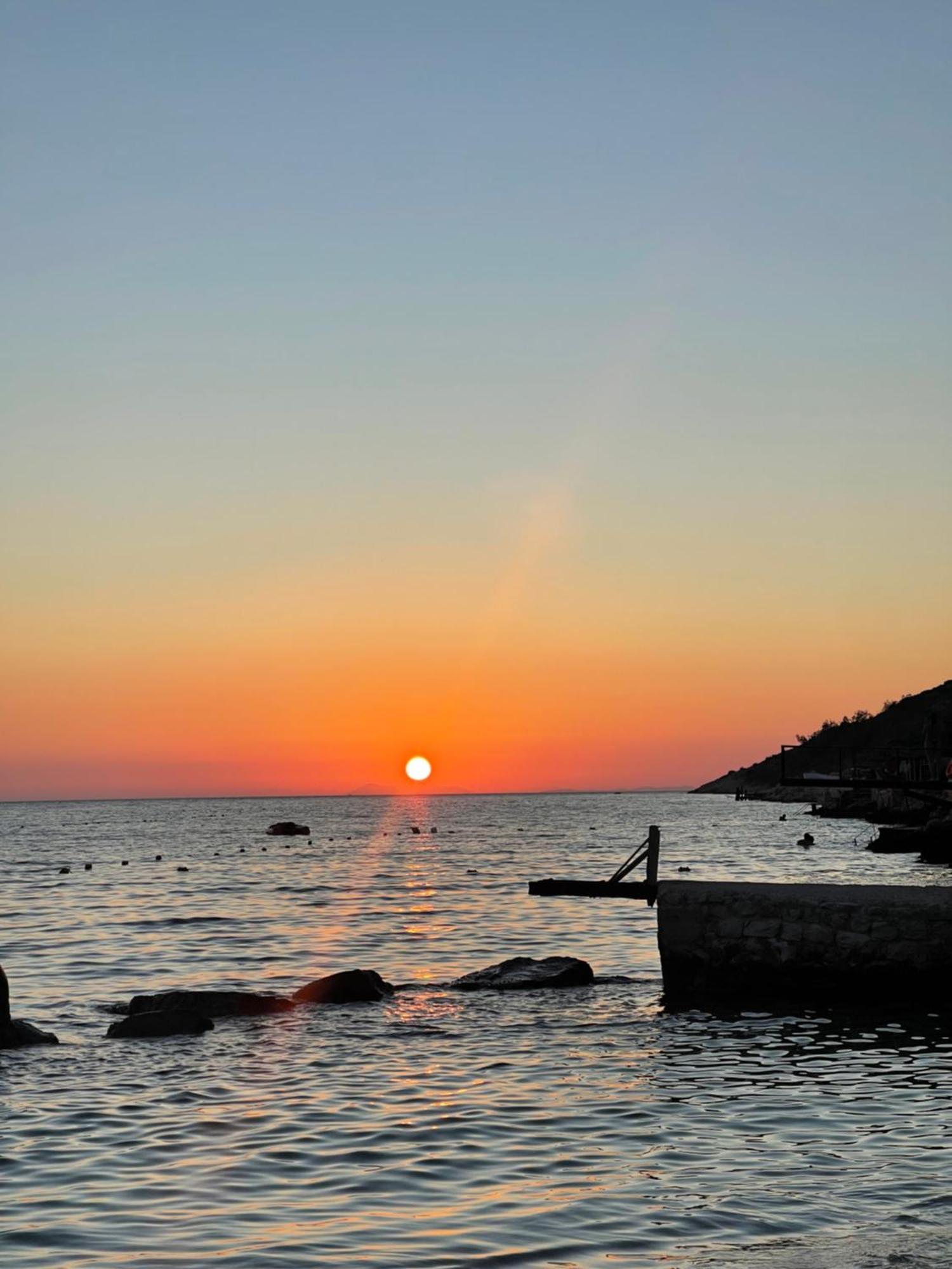 Xhibo Apartments Sarandë Exteriör bild