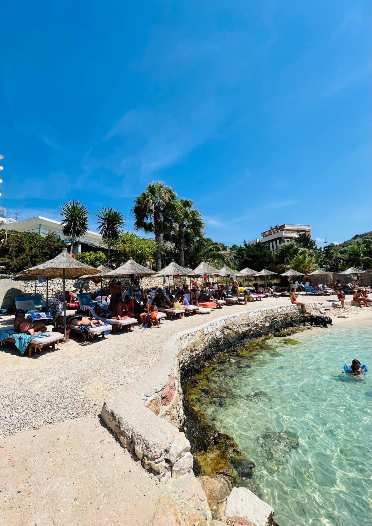 Xhibo Apartments Sarandë Exteriör bild