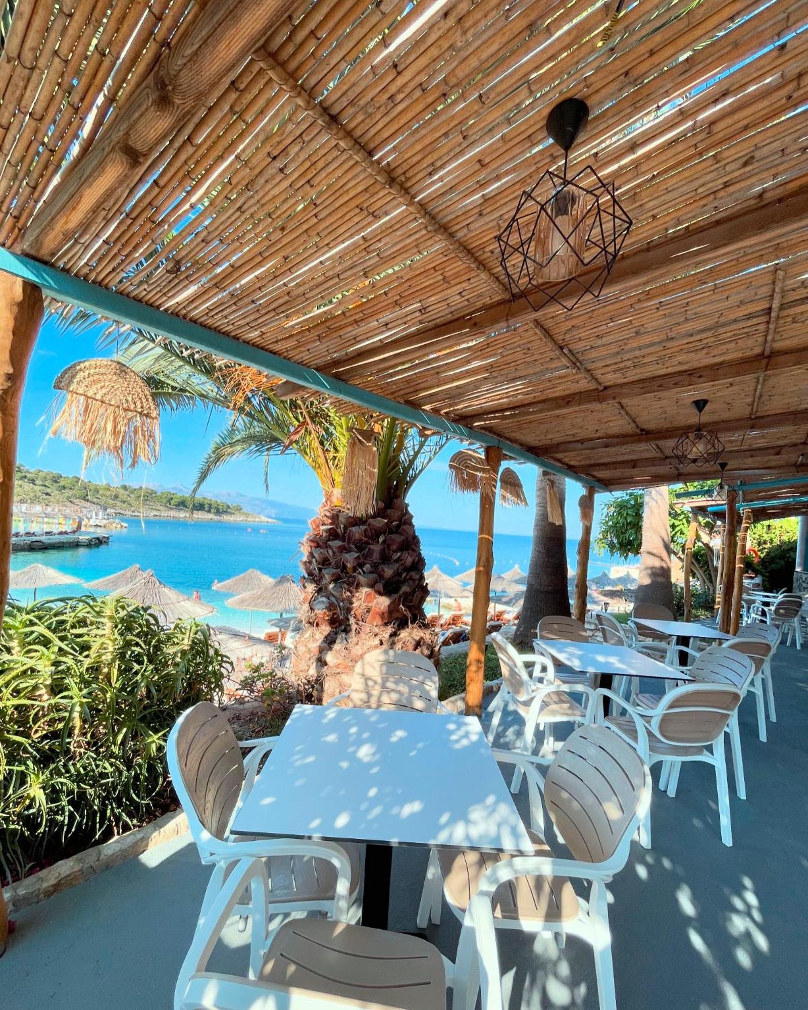 Xhibo Apartments Sarandë Exteriör bild