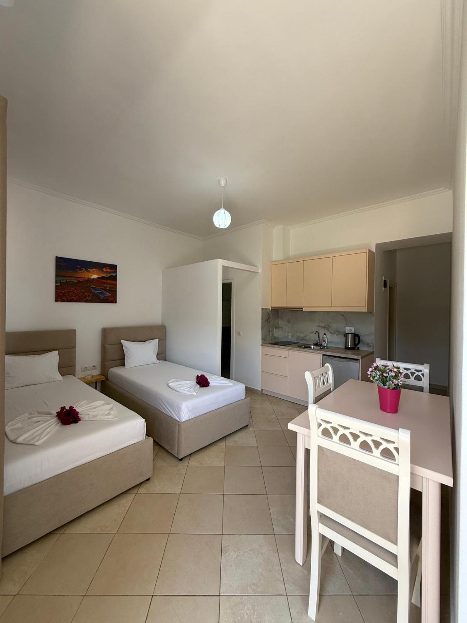 Xhibo Apartments Sarandë Exteriör bild