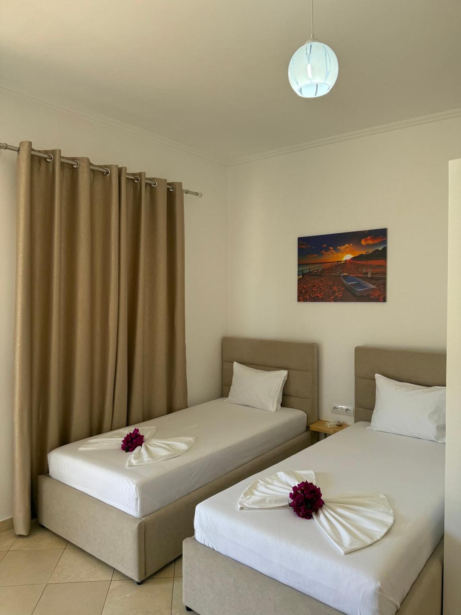Xhibo Apartments Sarandë Exteriör bild